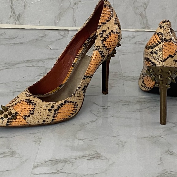 RACHEL Roy Miyang Snakeskin Leather Embellished Spiked Toe Stiletto Heeled Pumps - Picture 11 of 15